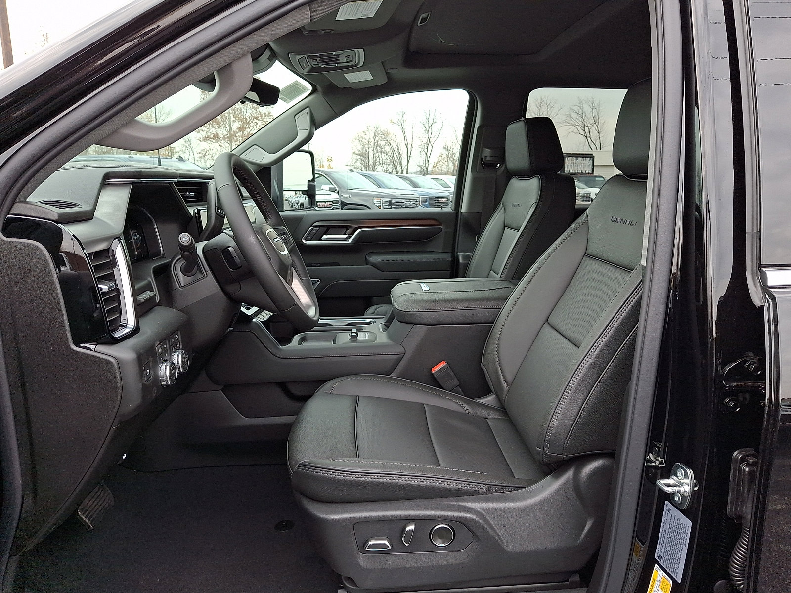 New 2026 GMC Sierra 2500 Denali w/ Denali Reserve Package image 15