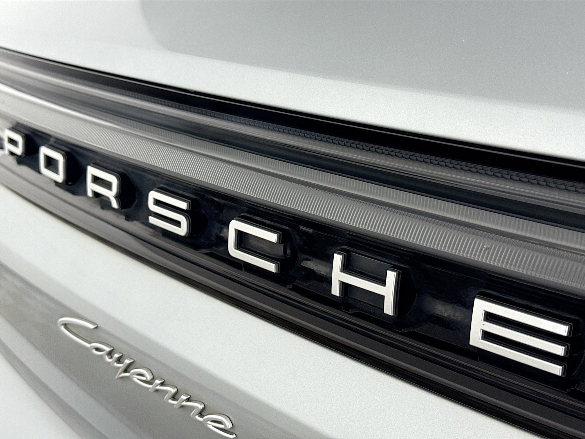 Certified 2024 Porsche Cayenne AWD/4WD image 31