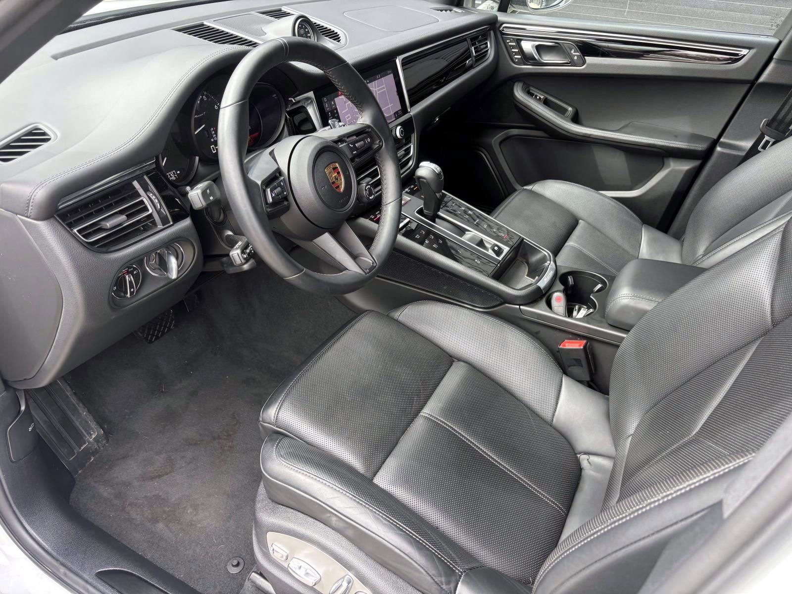 Used 2025 Porsche Macan Turbo AWD/4WD image 4