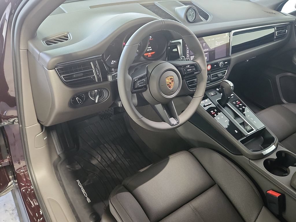 New 2026 Porsche Macan AWD/4WD image 4
