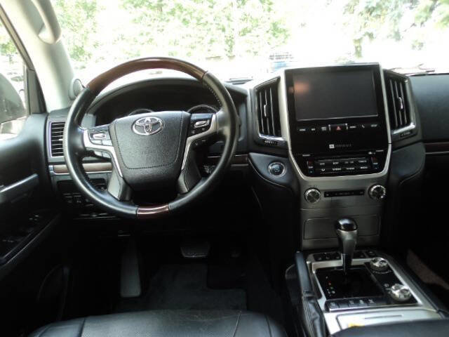 Used 2017 Toyota Land Cruiser image 8