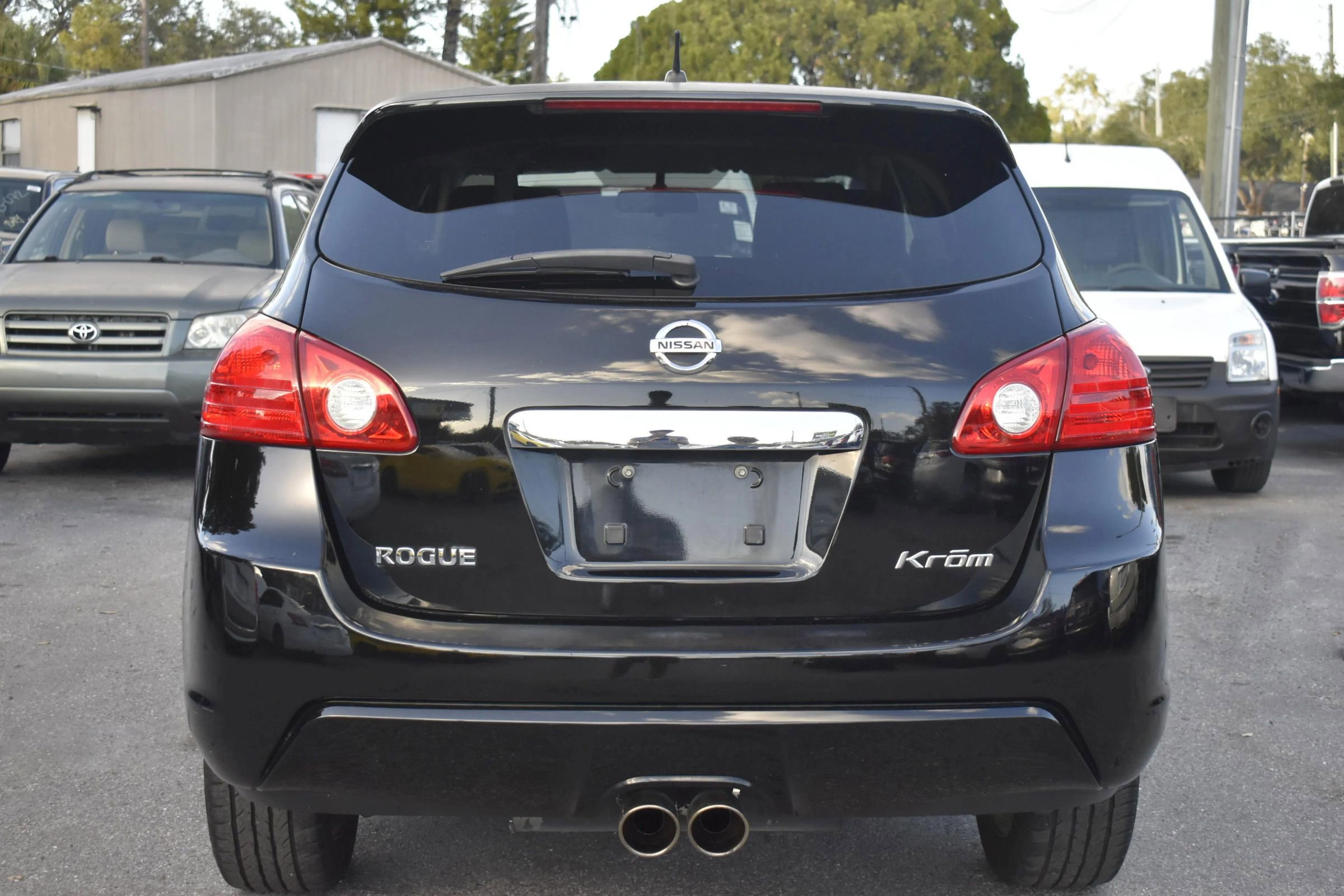 Used 2011 Nissan Rogue S Krom Edition image 6