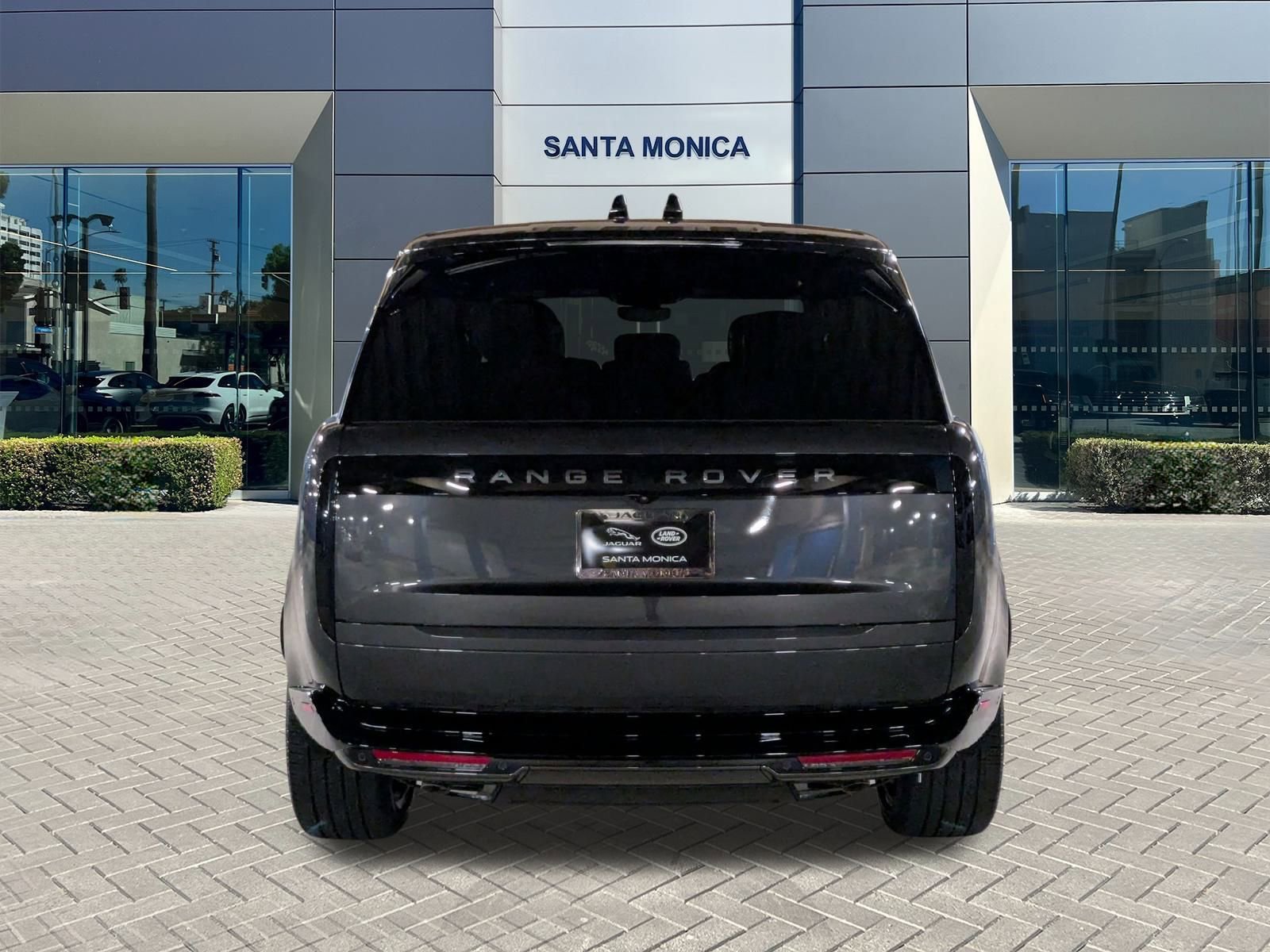 New 2025 Land Rover Range Rover Long Wheelbase SE image 8