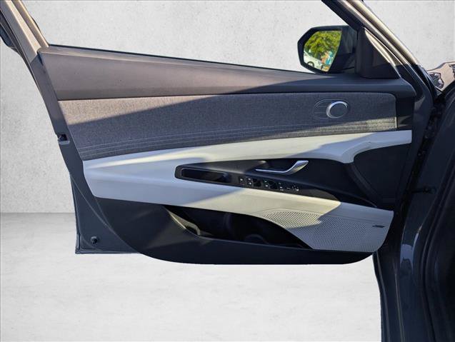 Certified 2025 Hyundai Elantra Limited FWD image 23