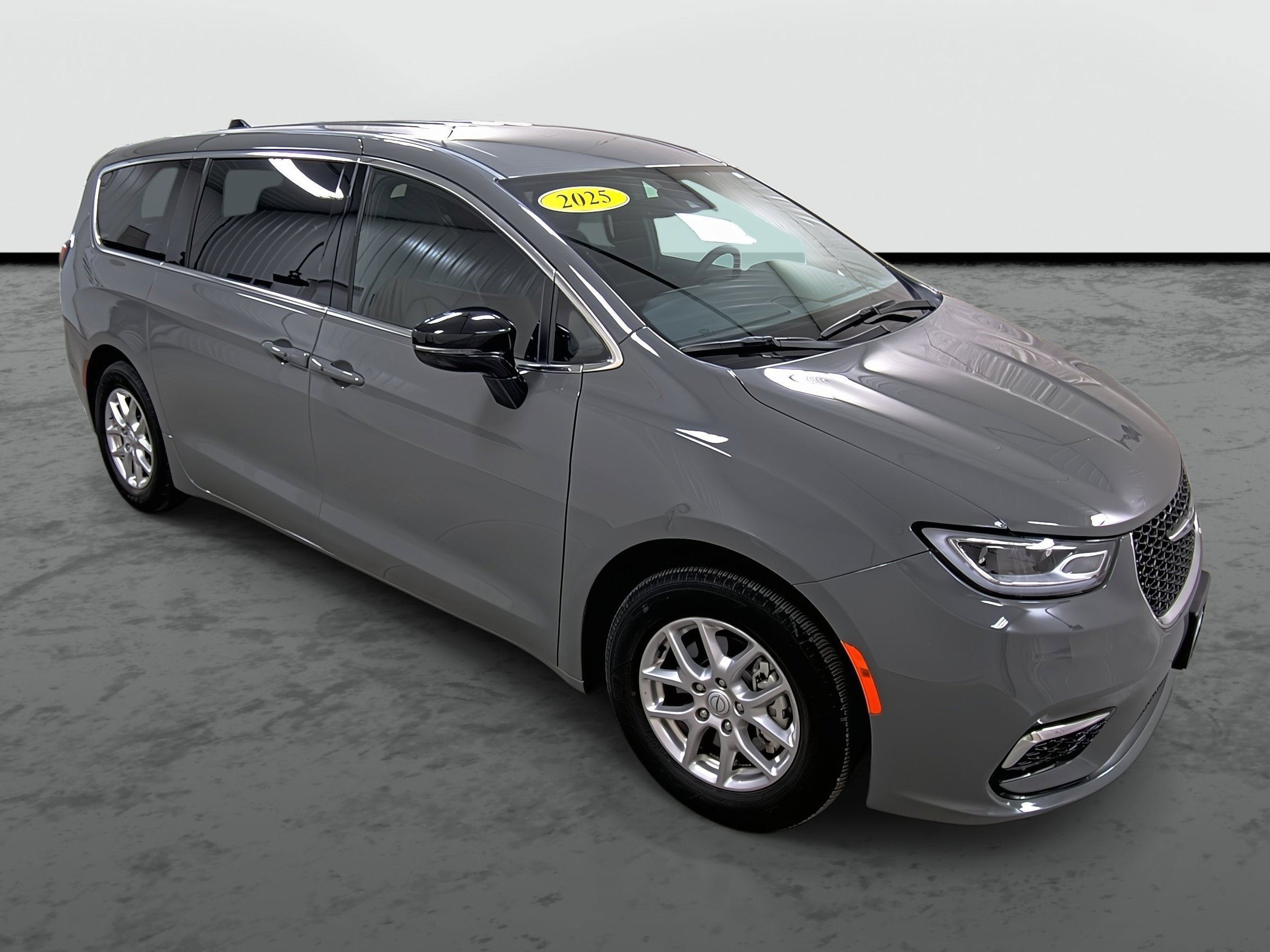 Used 2025 Chrysler Pacifica Select FWD image 5