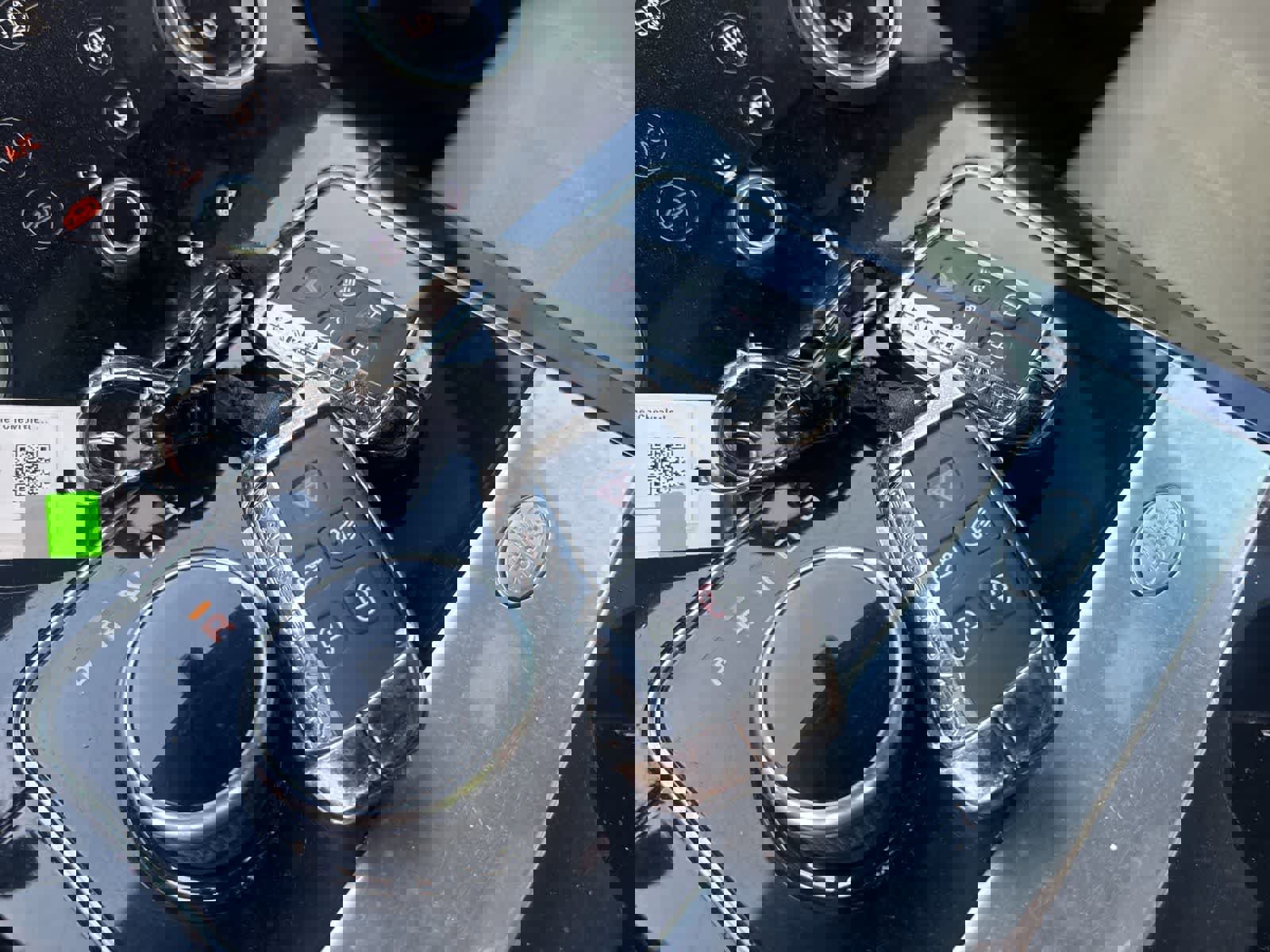 Used 2018 Land Rover Range Rover Velar R-Dynamic SE image 28