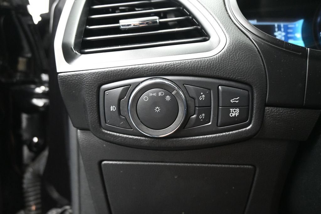 Used 2022 Ford Edge SEL w/ Sport Appearance Package AWD/4WD image 12