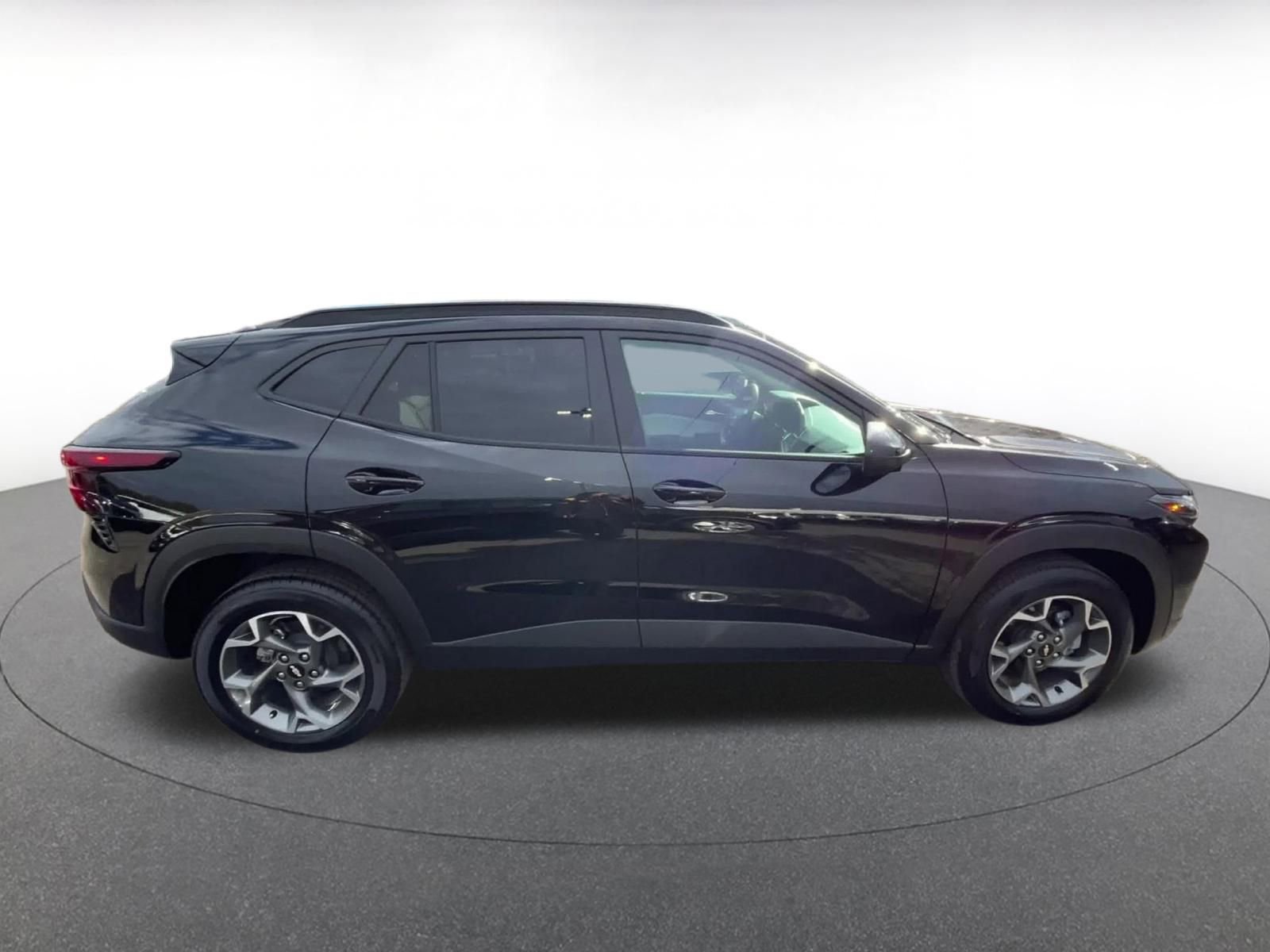 Used 2025 Chevrolet Trax LT image 16