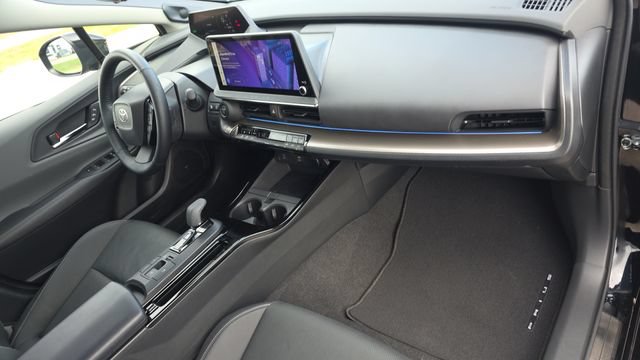 Used 2024 Toyota Prius Limited w/ Limited Premium Package FWD image 27