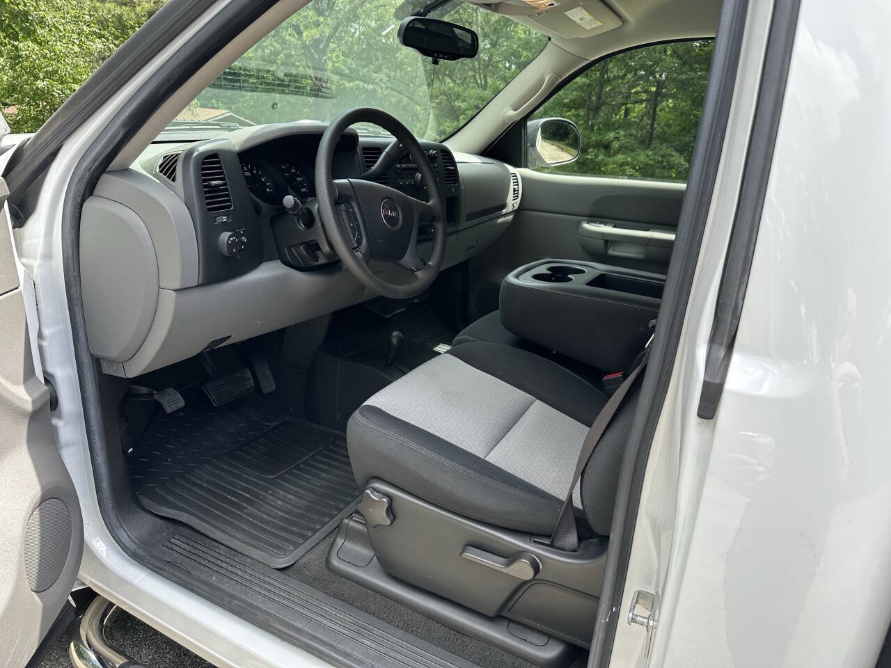 Used 2007 GMC Sierra 1500 W/T w/ Work Truck Preferred Package AWD/4WD image 16