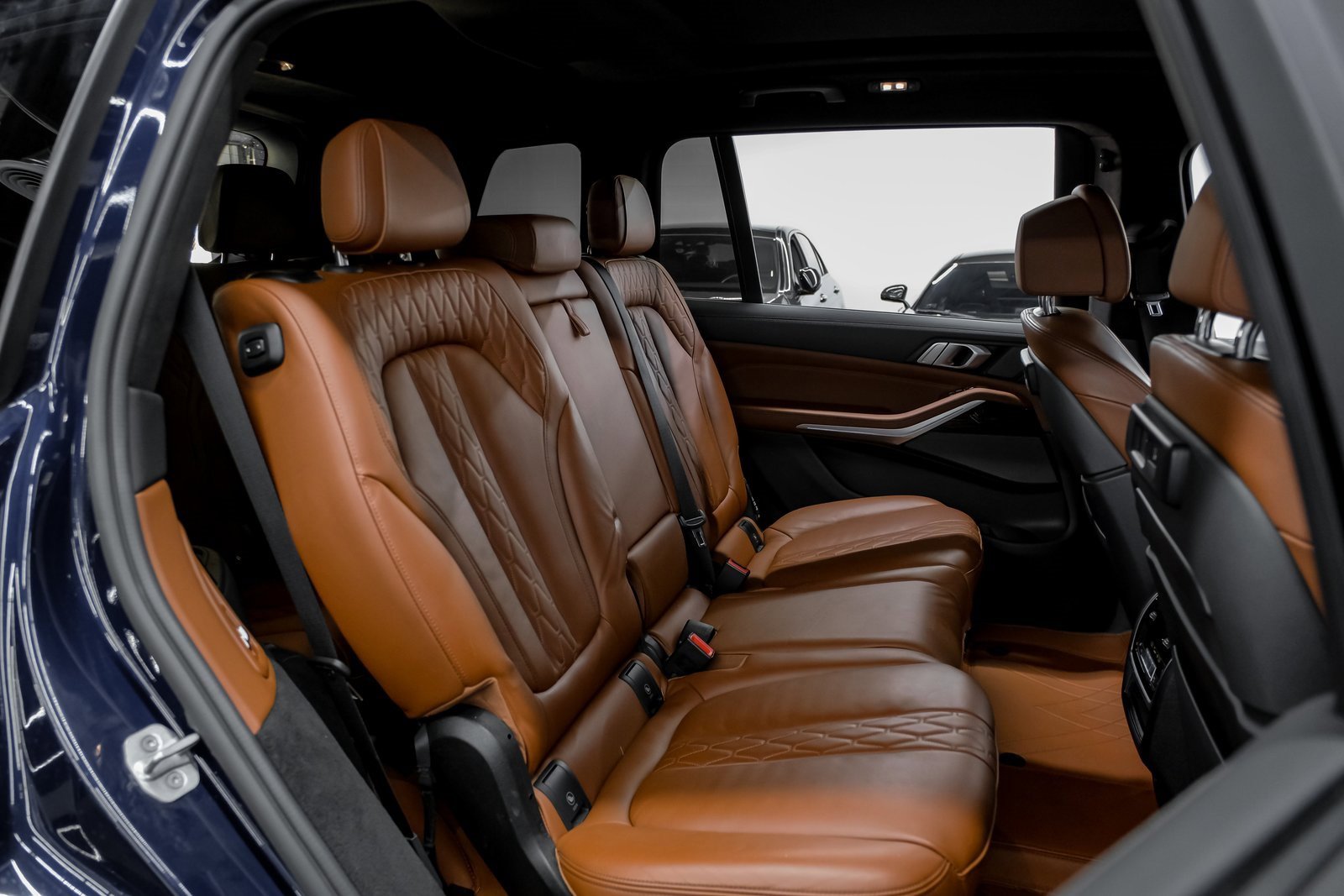 Used 2022 BMW X7 M50i w/ Executive Package image 39