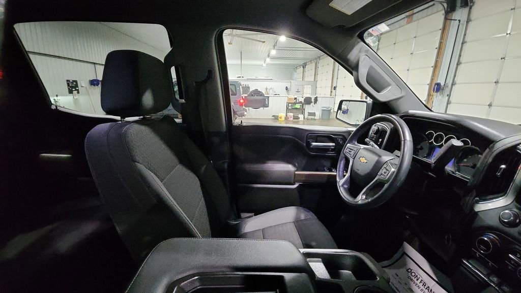Used 2022 Chevrolet Silverado 1500 LT image 13