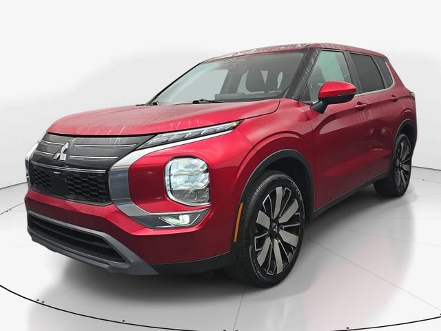 Used 2025 Mitsubishi Outlander SE image 5