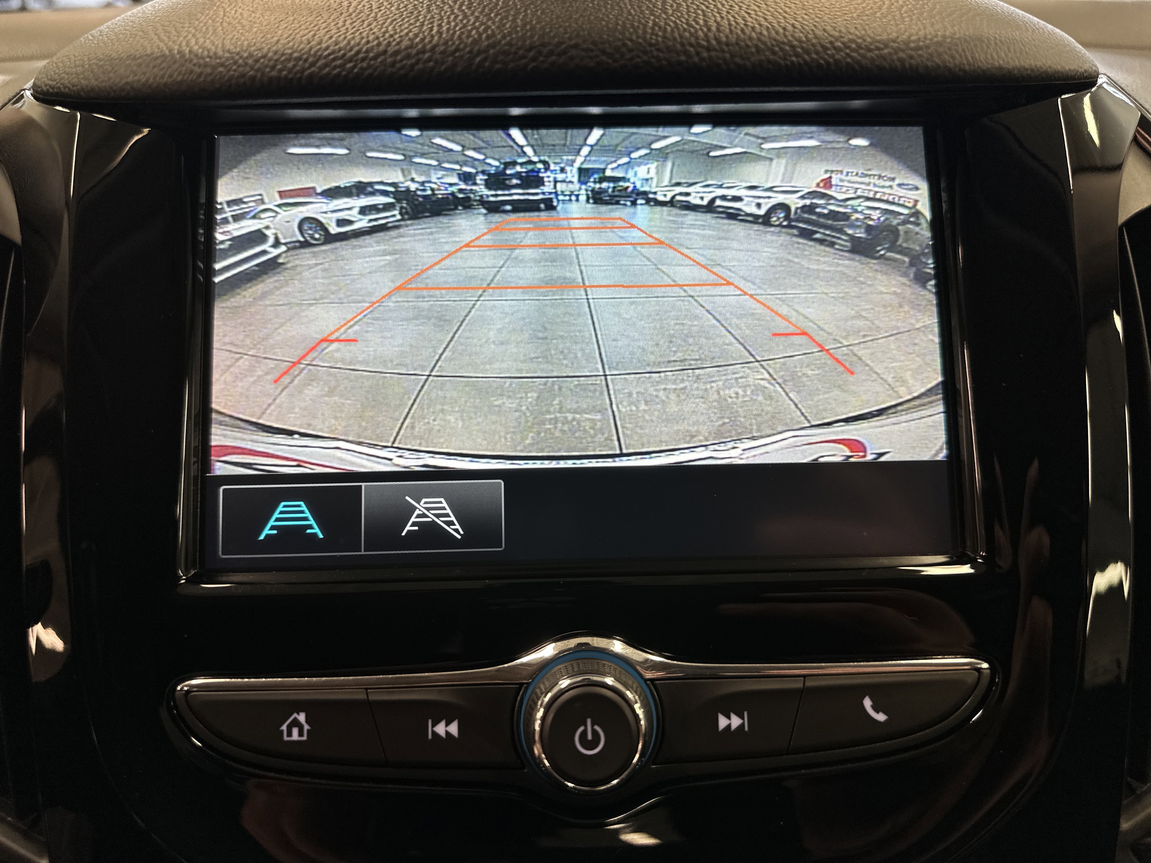 Used 2018 Chevrolet Cruze Premier image 30