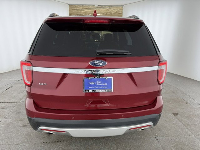 Used 2017 Ford Explorer XLT w/ Equipment Group 202A FWD image 3