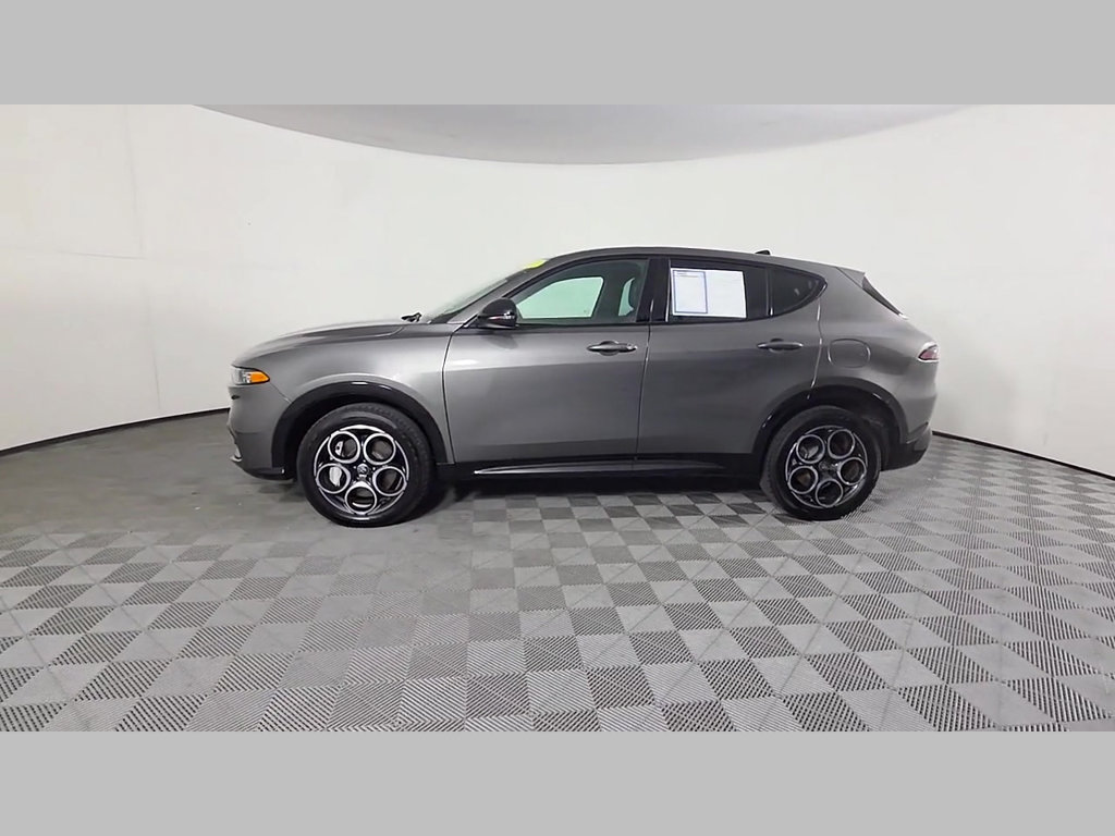 Used 2025 Alfa Romeo Tonale w/ Premium Package AWD/4WD image 46