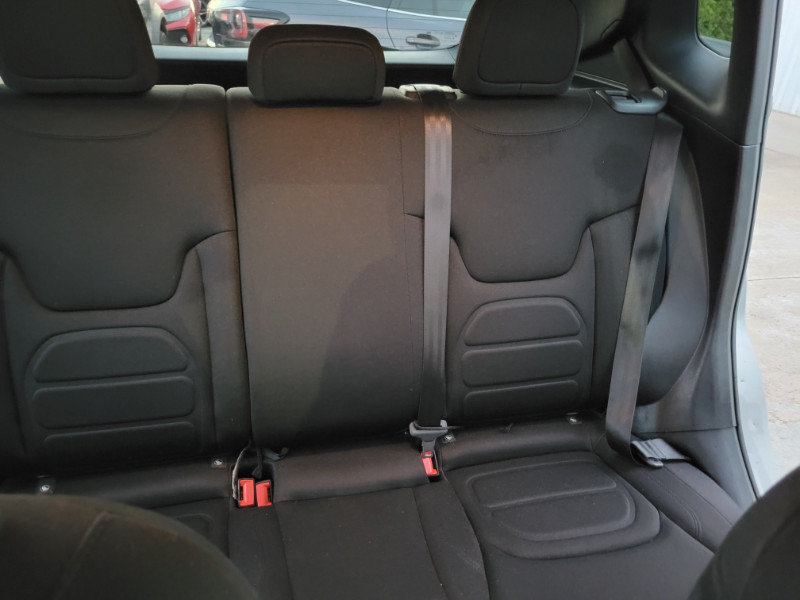 Used 2019 Jeep Renegade Latitude w/ Cold Weather Group AWD/4WD image 23
