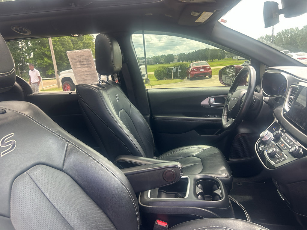 Used 2020 Chrysler Pacifica Touring-L Plus FWD image 12
