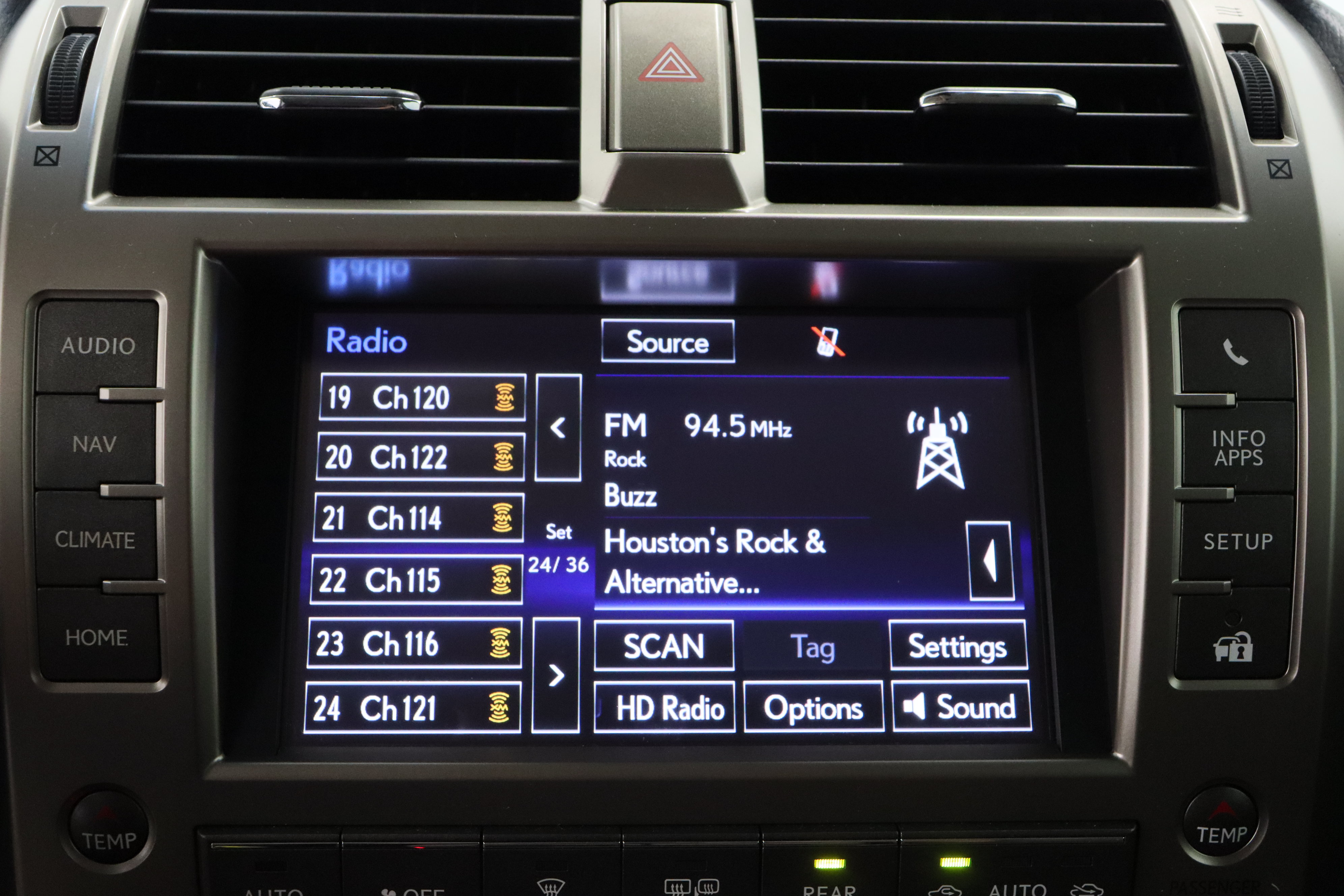 Used 2020 Lexus GX 460 Luxury w/ Accessory Package AWD/4WD image 19