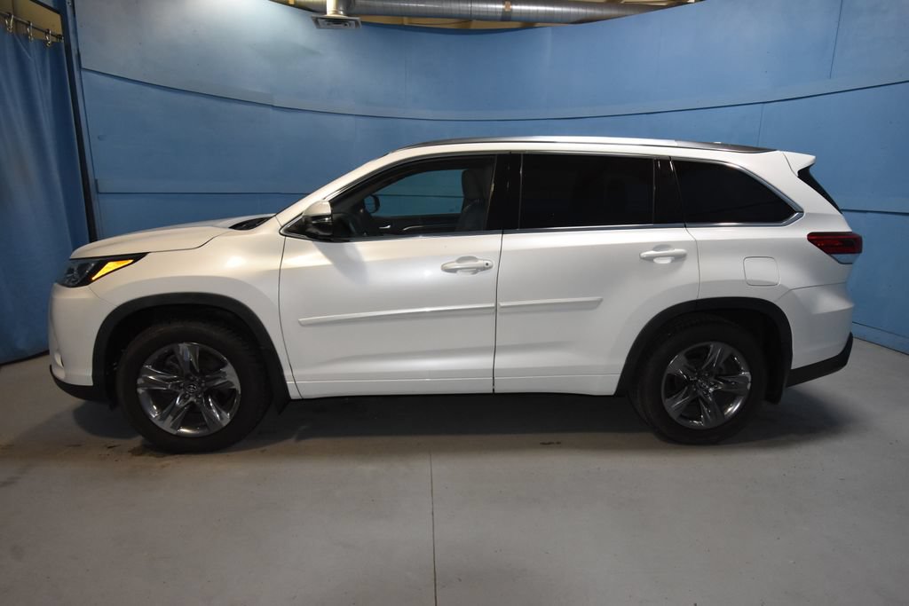 Used 2019 Toyota Highlander Limited Platinum AWD/4WD image 32