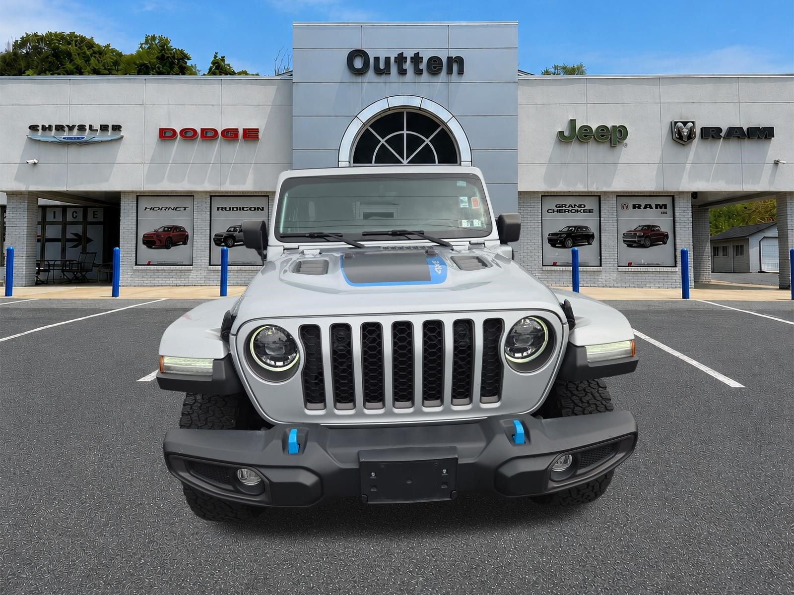 Certified 2023 Jeep Wrangler Unlimited Rubicon 4xe w/ Cold Weather Group AWD/4WD image 9