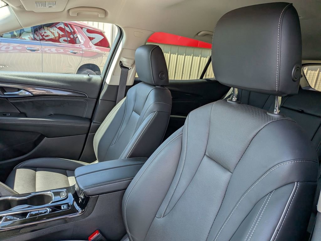 Certified 2023 Buick Envision Essence FWD image 11