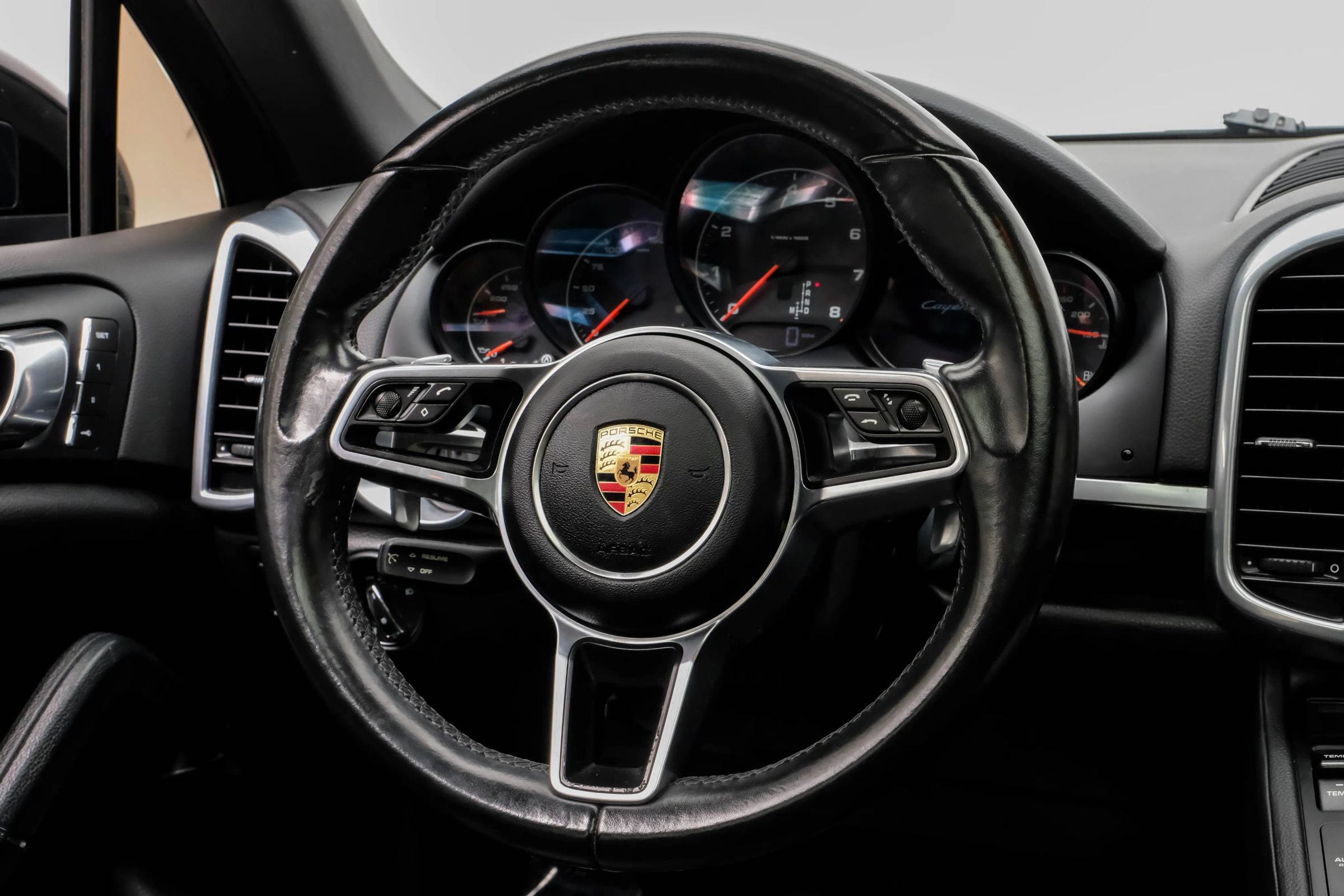 Used 2016 Porsche Cayenne AWD/4WD image 16