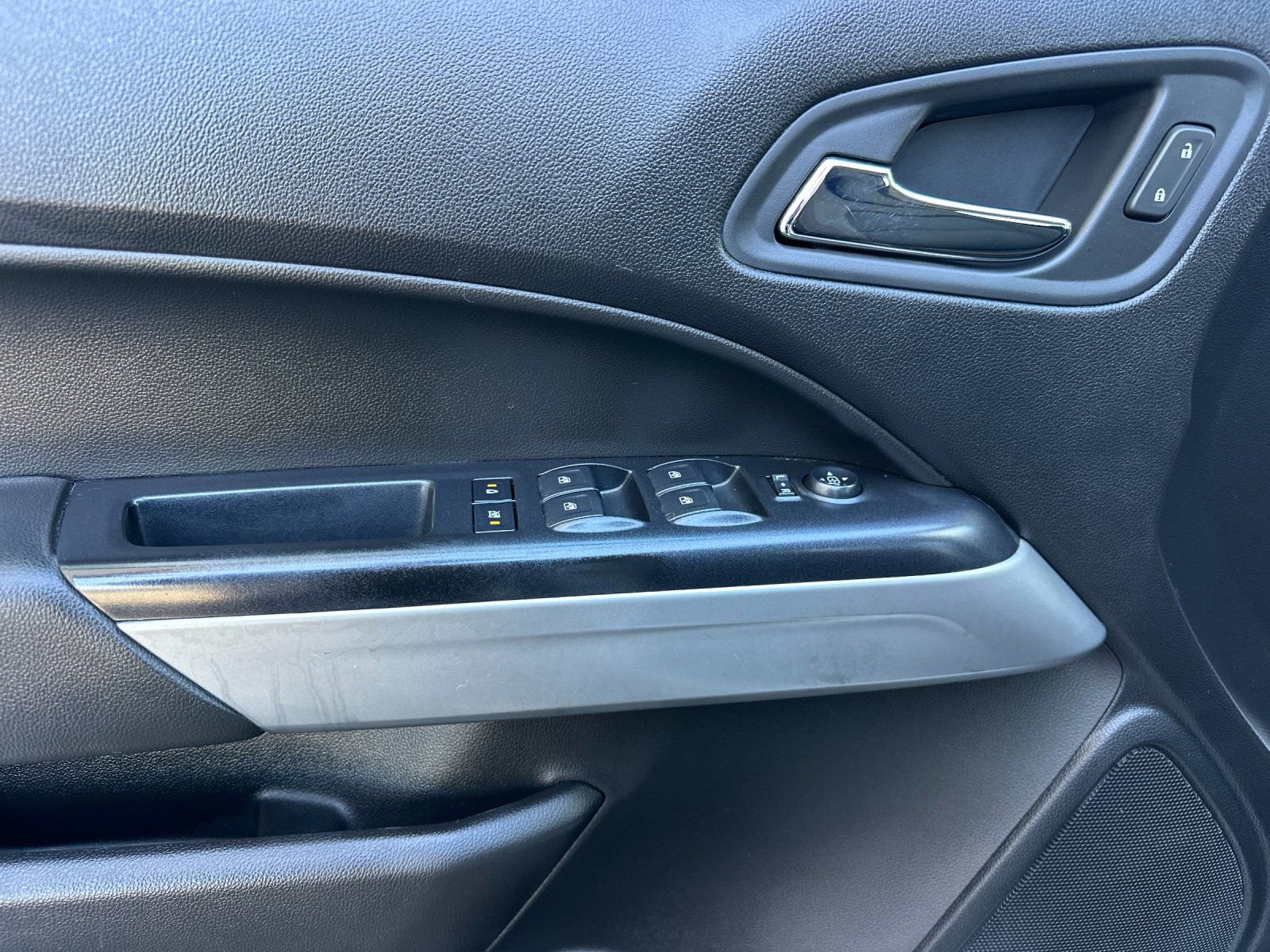 Used 2017 Chevrolet Colorado LT w/ Safety Package image 11