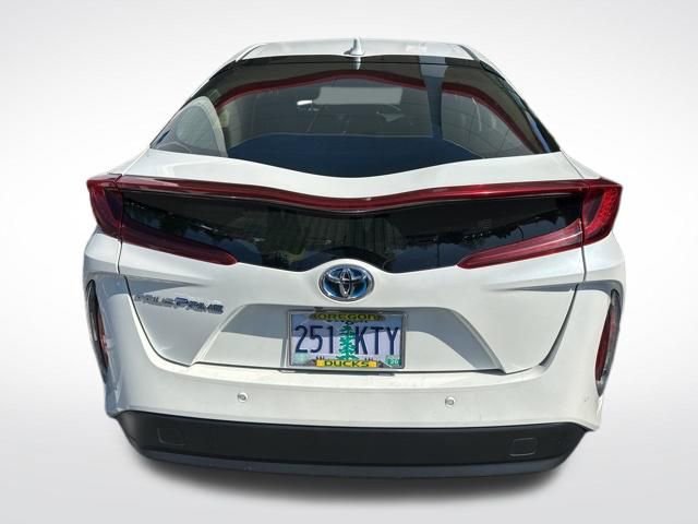 Used 2017 Toyota Prius Prime Advanced w/ Preferred Accessory Package FWD image 9