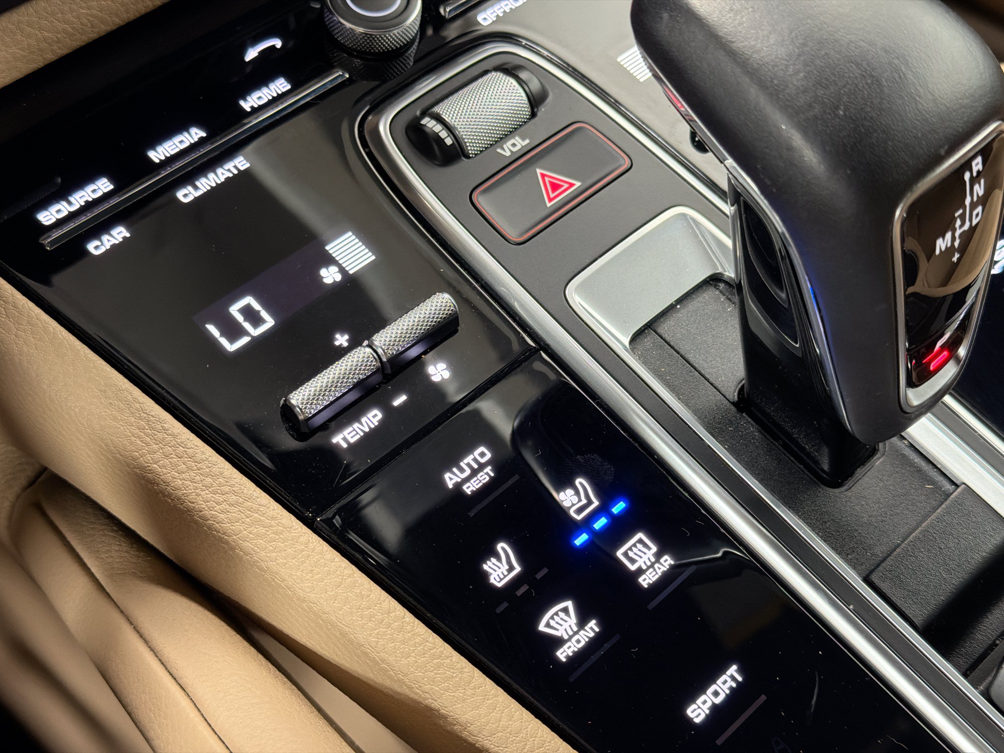 Certified 2023 Porsche Cayenne Platinum Edition AWD/4WD image 33