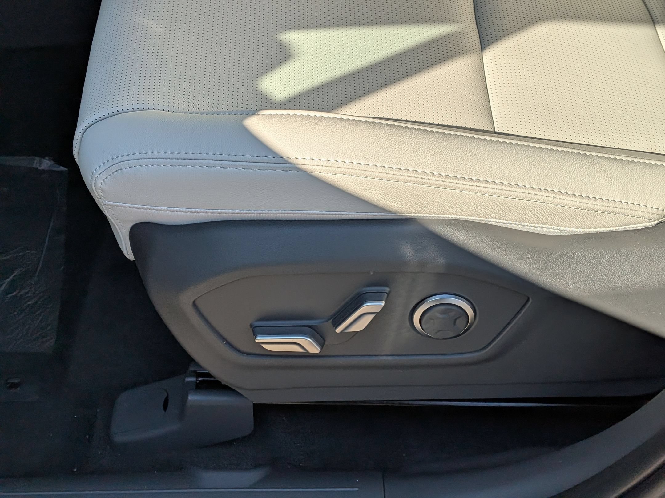 New 2026 Hyundai Santa Fe Limited AWD/4WD image 18