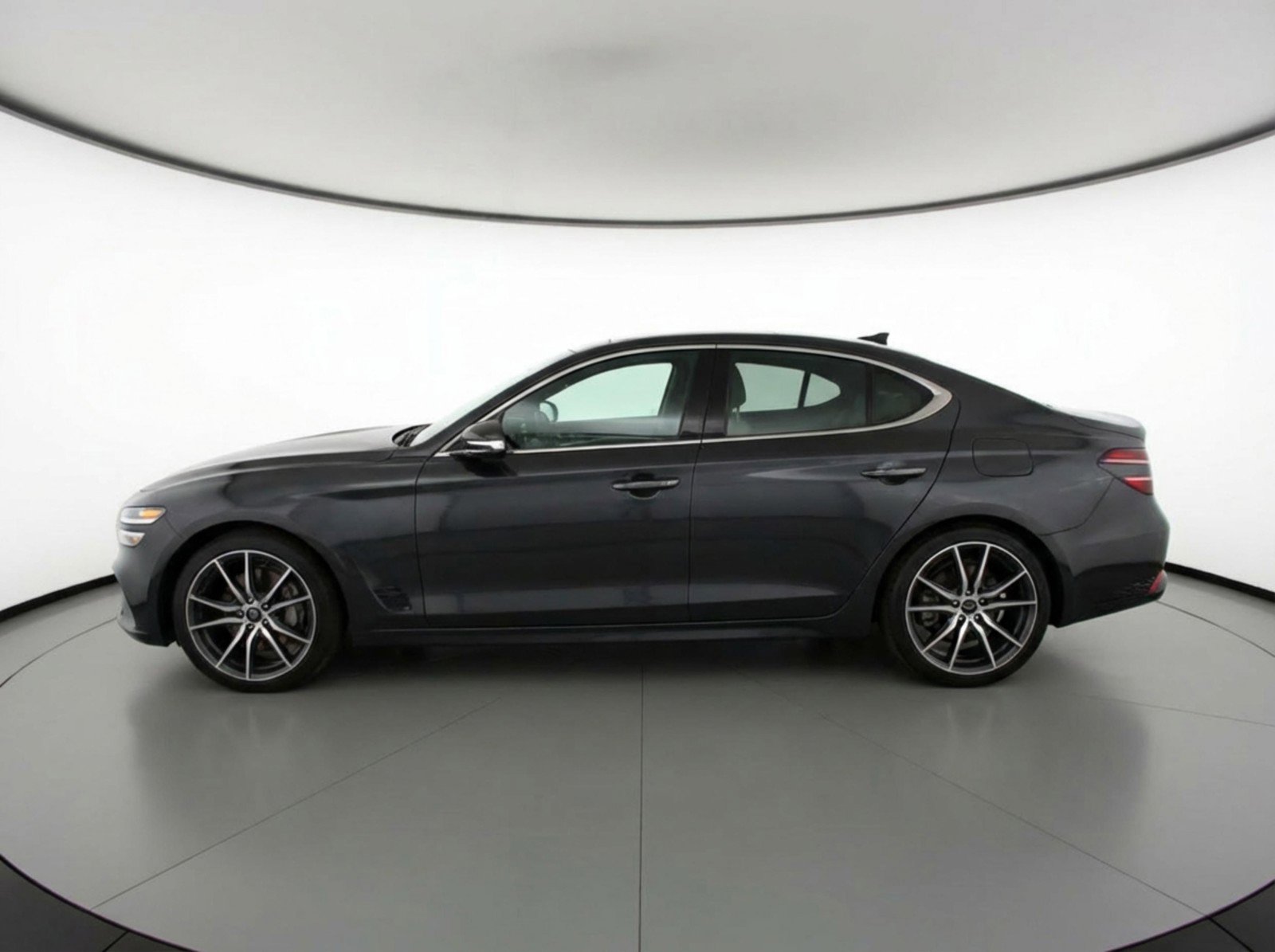 Used 2025 Genesis G70 2.5T image 5