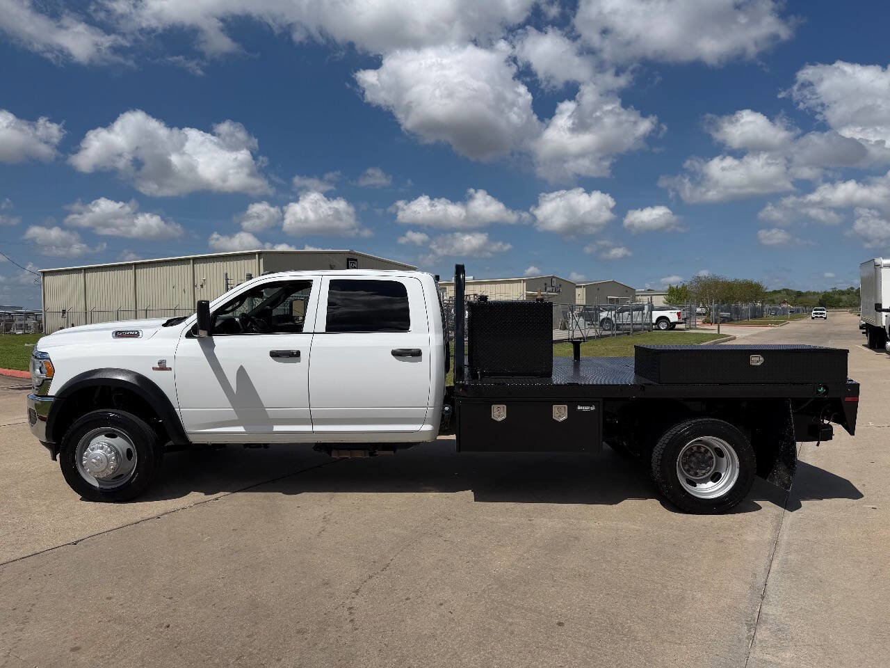 Used 2022 RAM 5500 Tradesman w/ Chrome Appearance Group AWD/4WD image 3