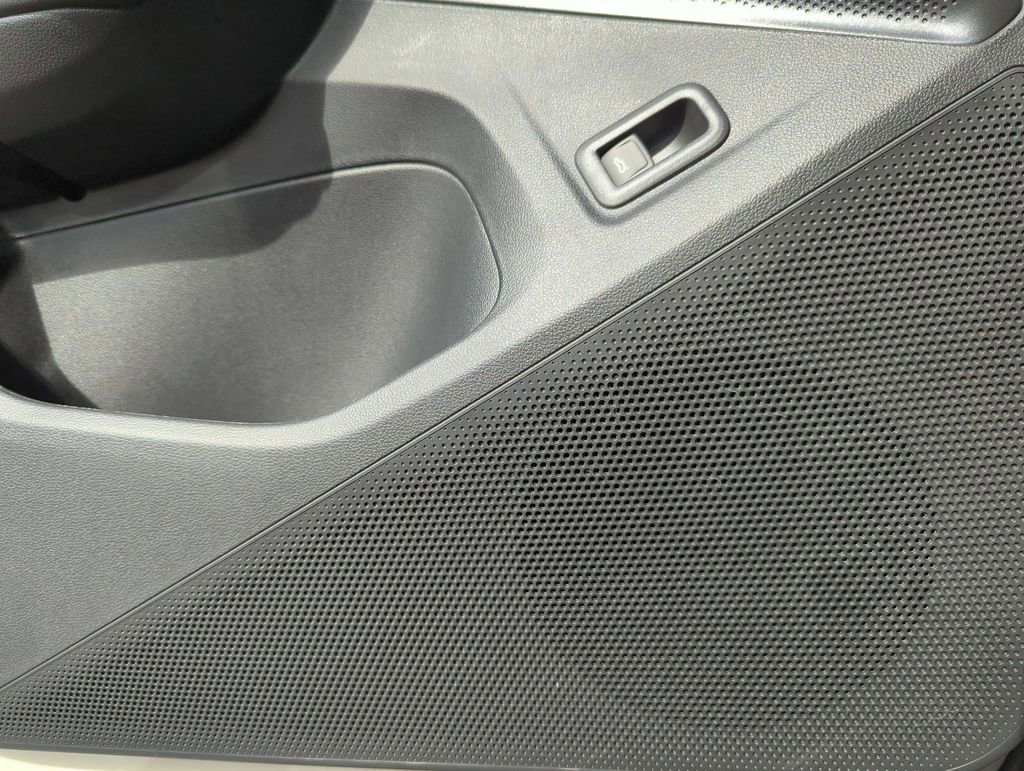 New 2026 Volkswagen Tiguan SE R-Line image 17