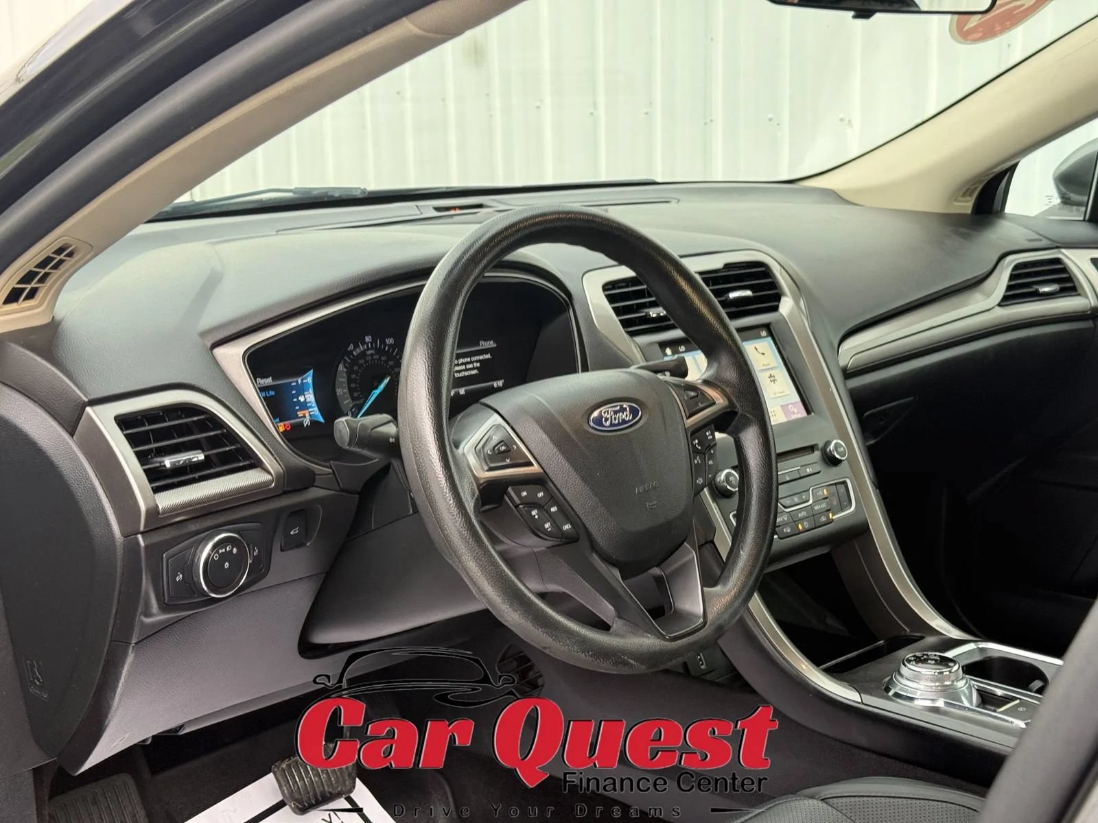 Used 2018 Ford Fusion SE w/ Fusion SE Technology Package FWD image 11