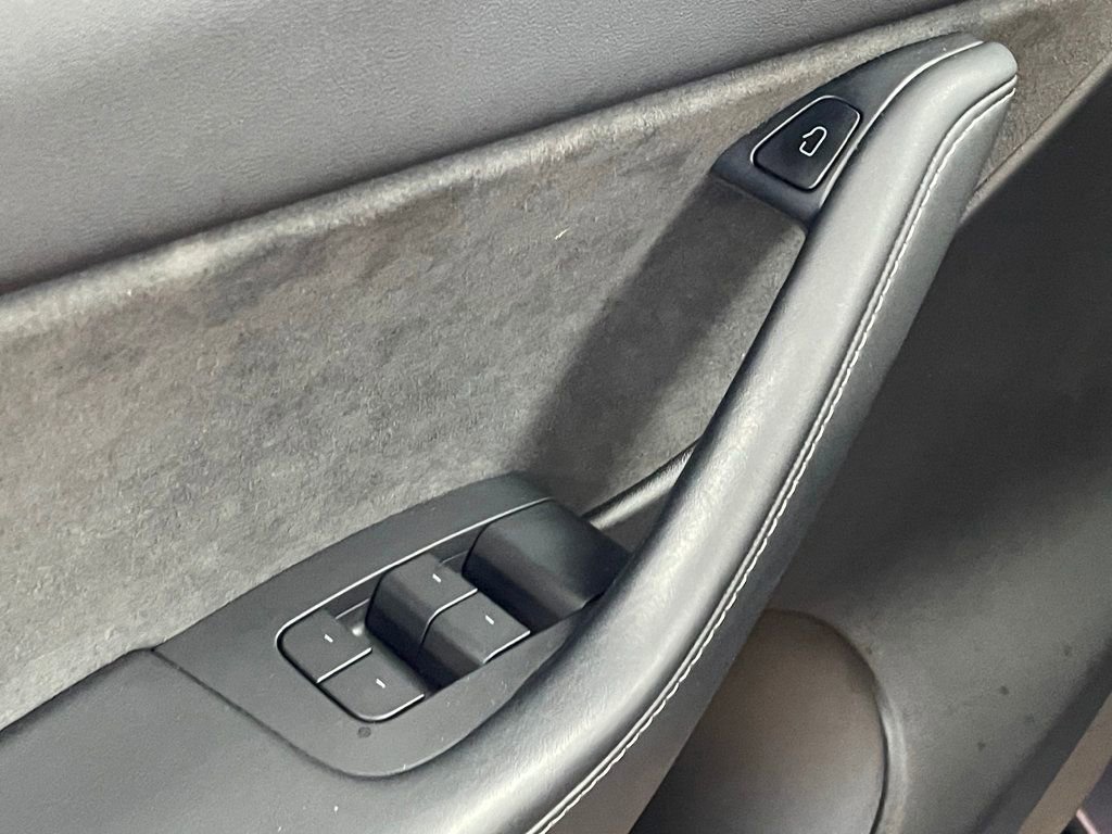 Used 2022 Tesla Model Y Long Range image 15