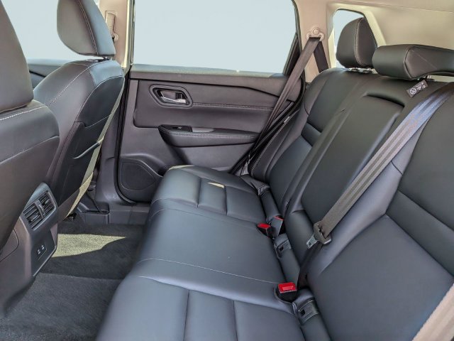 Used 2026 Nissan Rogue SL AWD/4WD image 16