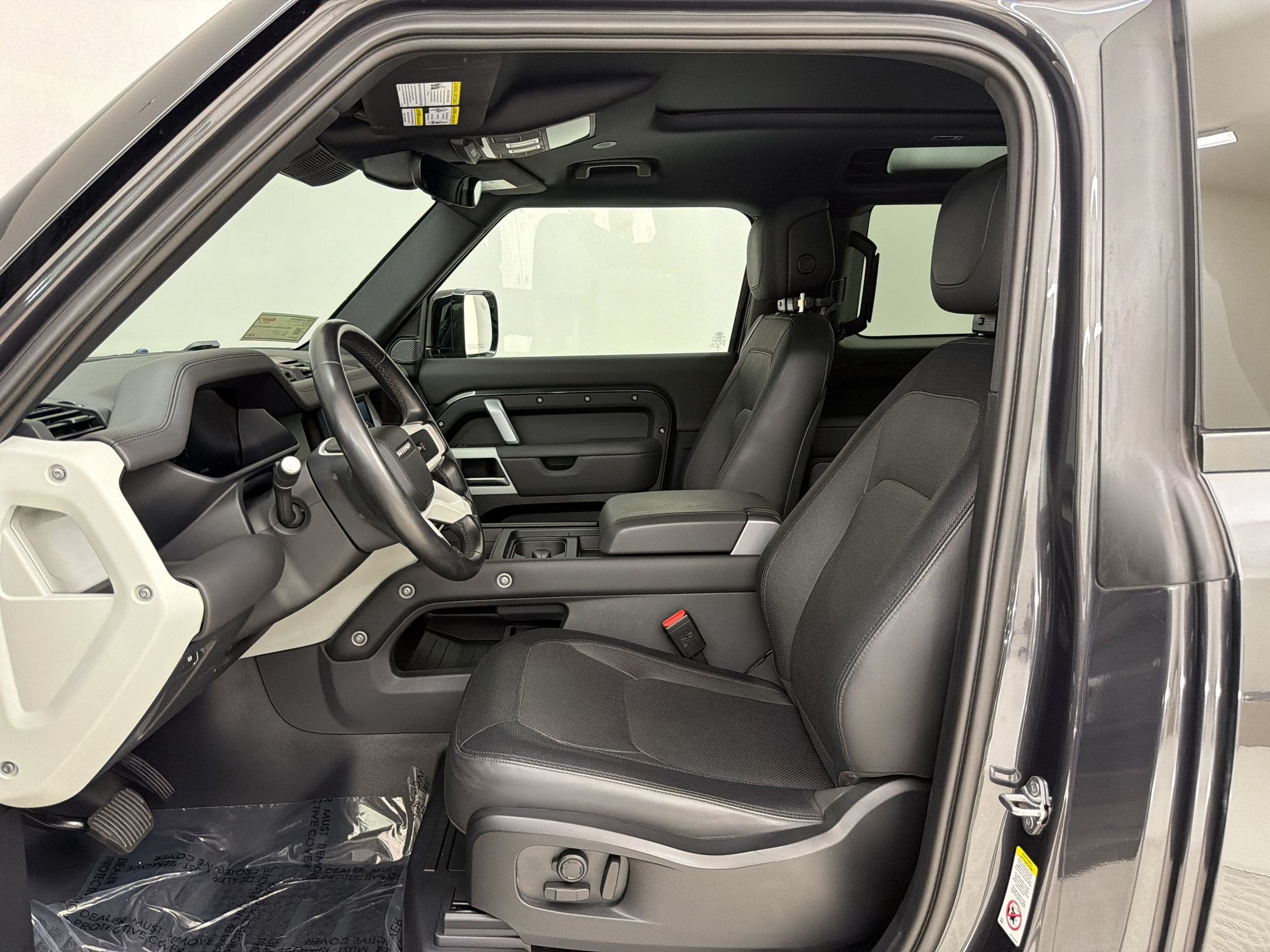 Used 2023 Land Rover Defender 90 X-Dynamic SE AWD/4WD image 5