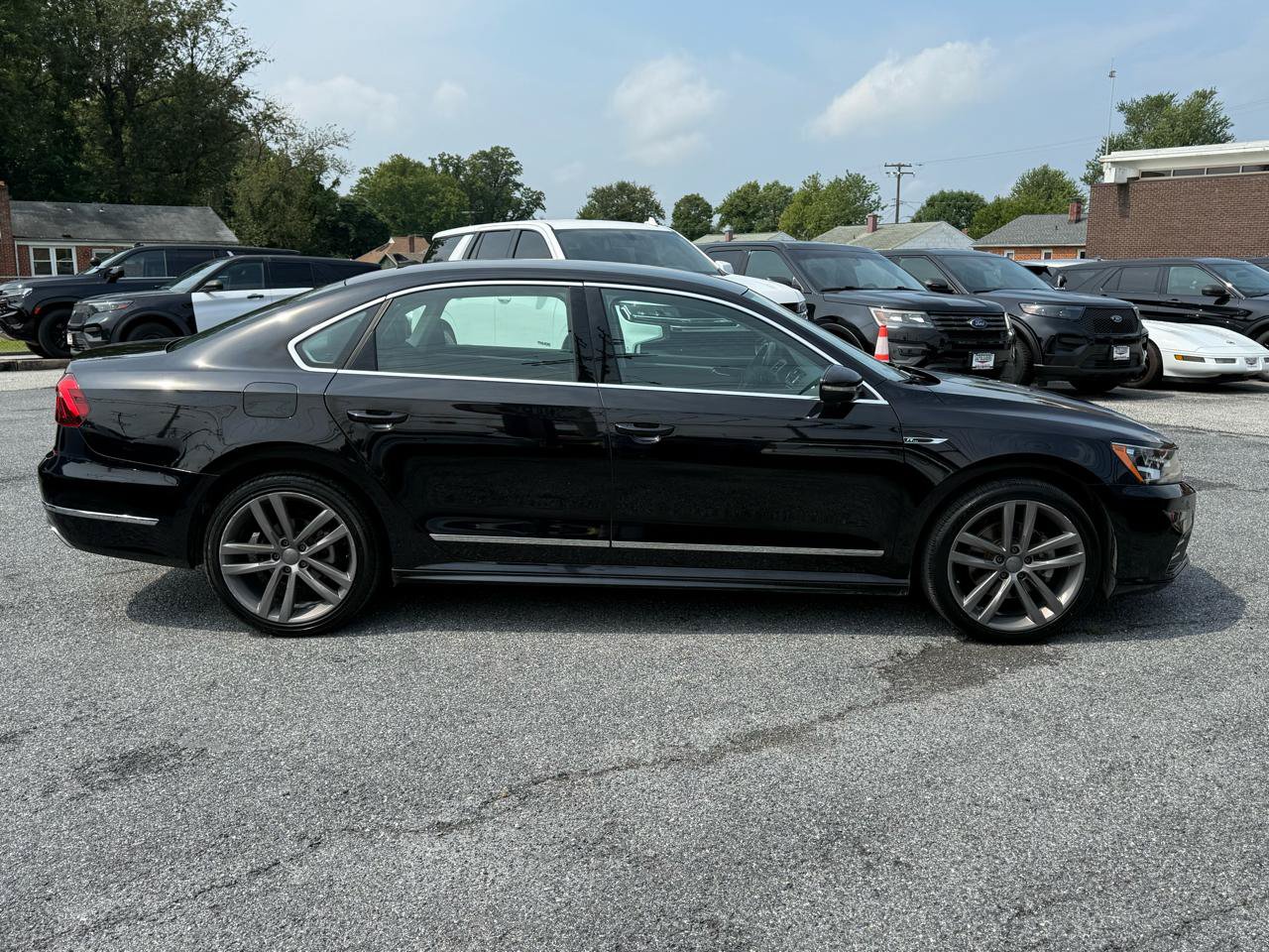 Used 2017 Volkswagen Passat 1.8T R-Line FWD image 2
