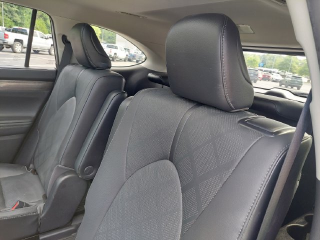 Certified 2021 Toyota Highlander Platinum AWD/4WD image 40