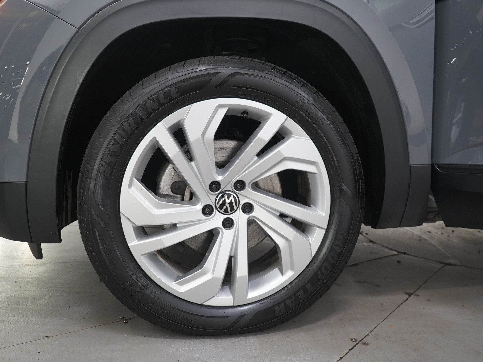 Used 2020 Volkswagen Atlas Cross Sport SEL AWD/4WD image 30