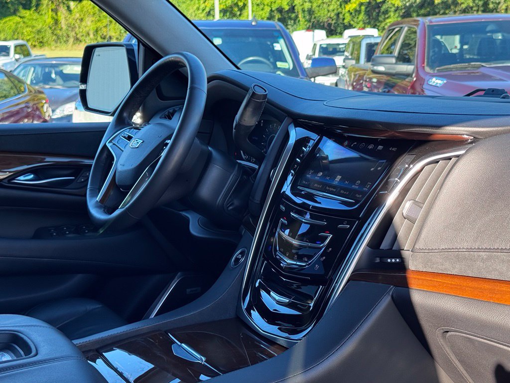 Used 2020 Cadillac Escalade Luxury AWD/4WD image 6