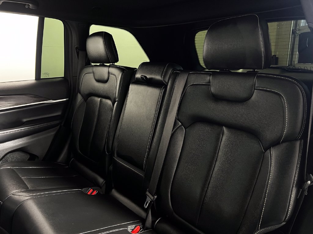 Used 2024 Jeep Grand Cherokee Limited RWD image 26