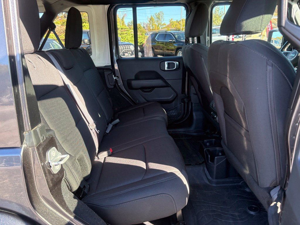 Used 2019 Jeep Wrangler Unlimited Sahara w/ Dual Top Group AWD/4WD image 19