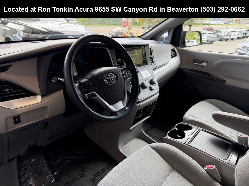 Used 2017 Toyota Sienna LE image 15