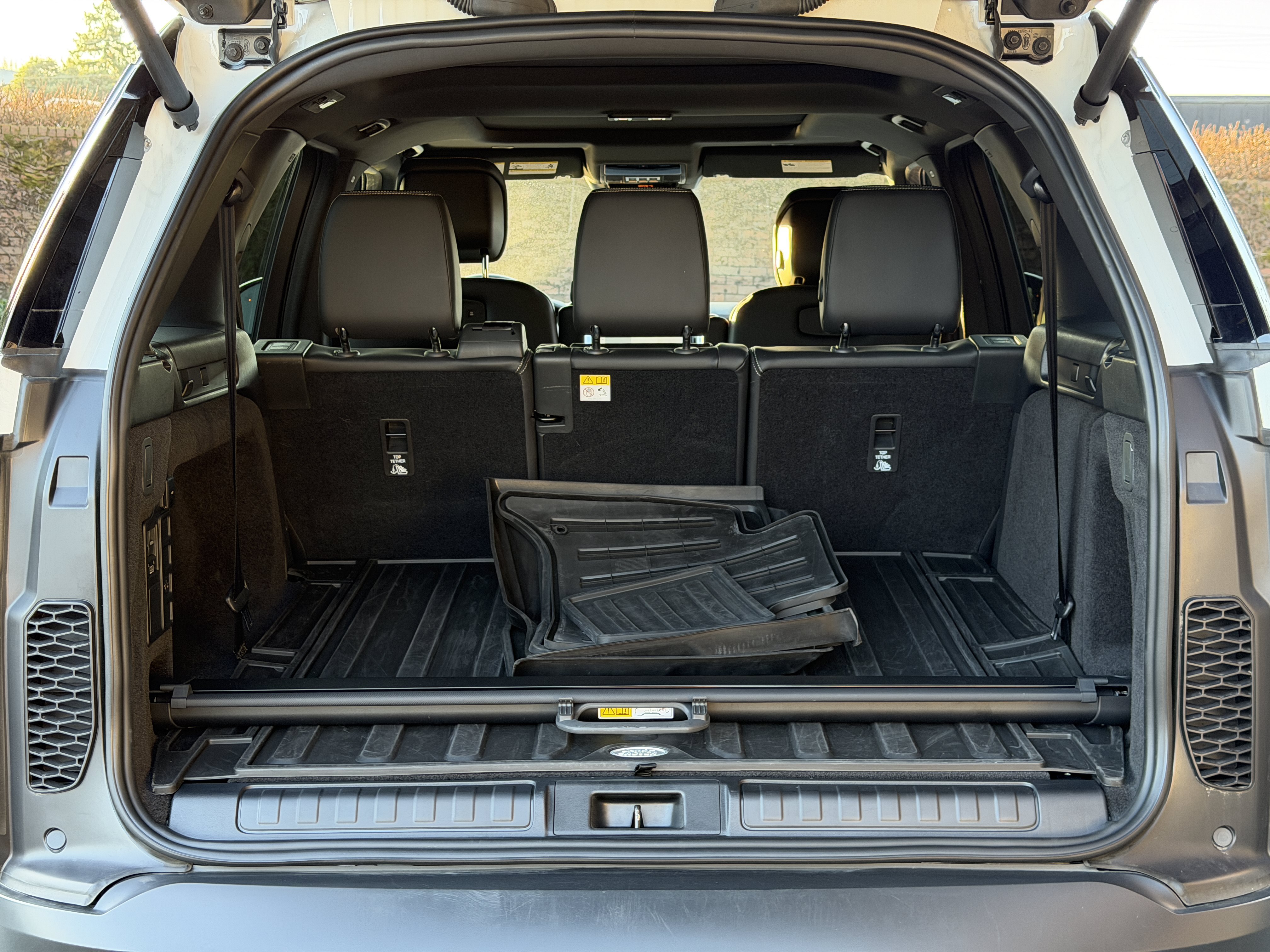 Certified 2025 Land Rover Discovery S AWD/4WD image 15