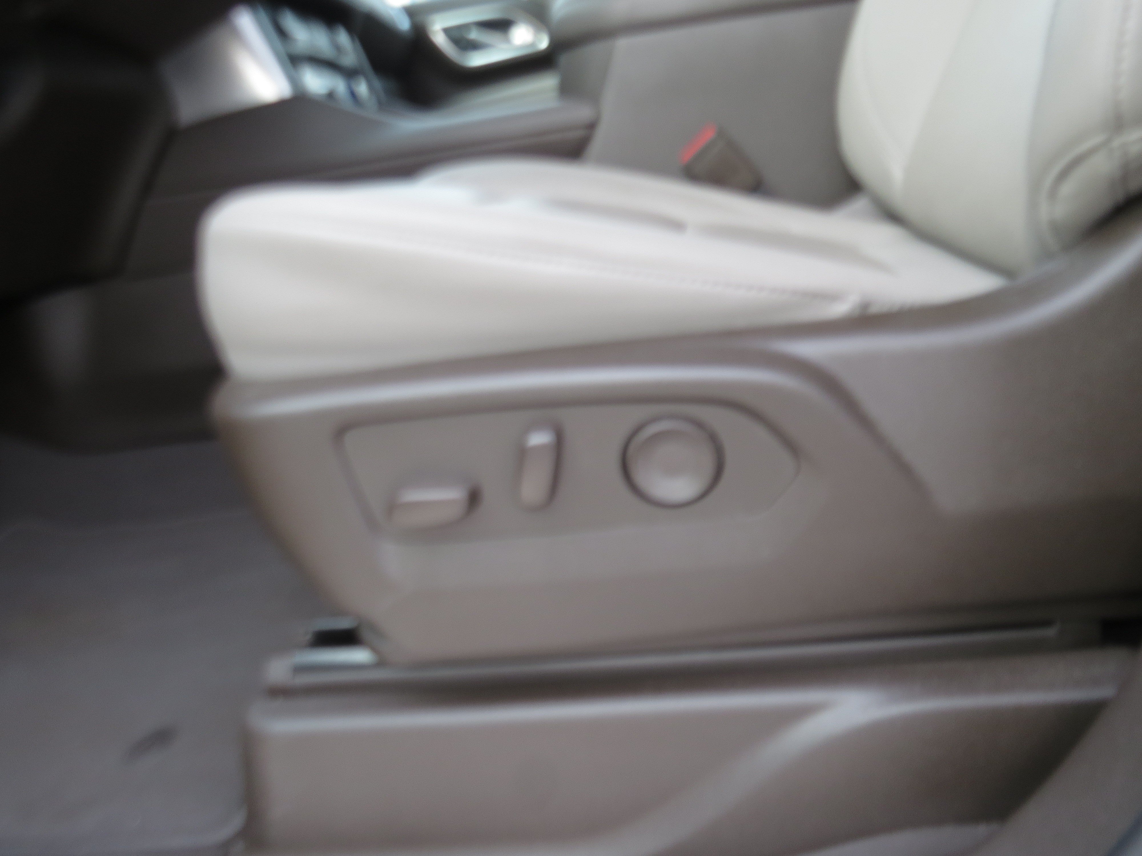 Used 2024 Chevrolet Tahoe LT w/ Luxury Package AWD/4WD image 16