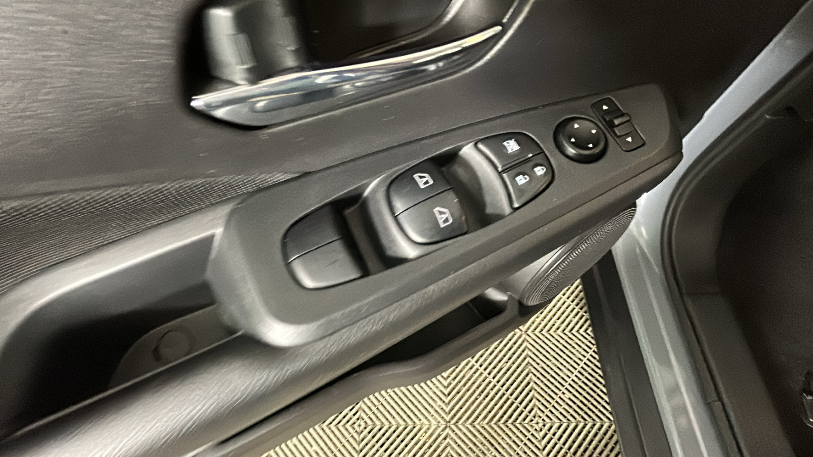 Used 2023 Nissan Kicks SV FWD image 12