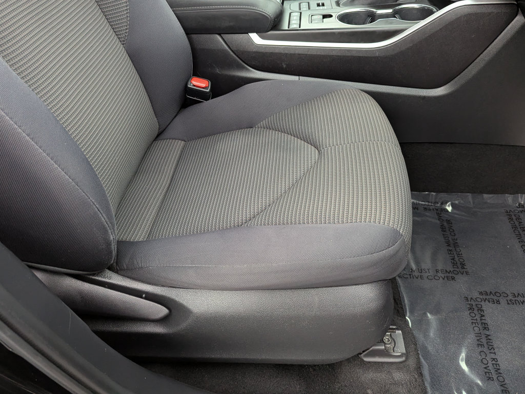 Used 2021 Toyota Highlander LE AWD/4WD image 31