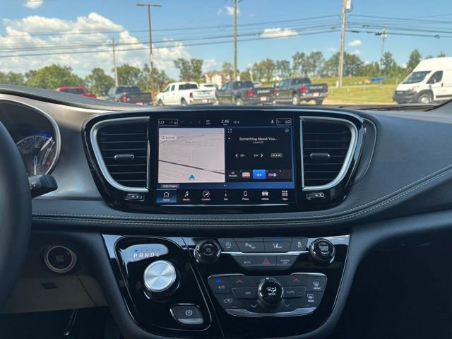 New 2026 Chrysler Pacifica Select image 22